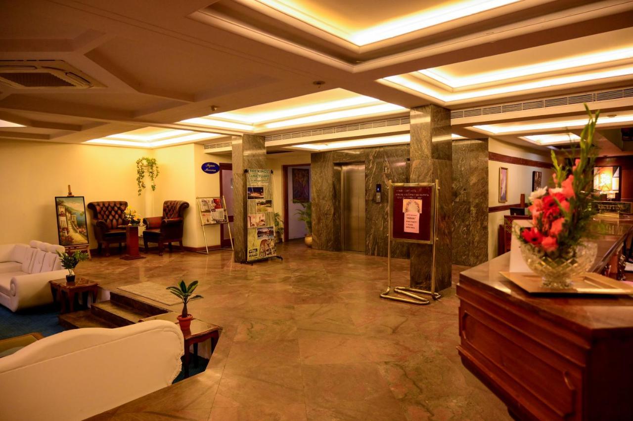 Maya'S Kings Kourt Mysore Exterior photo