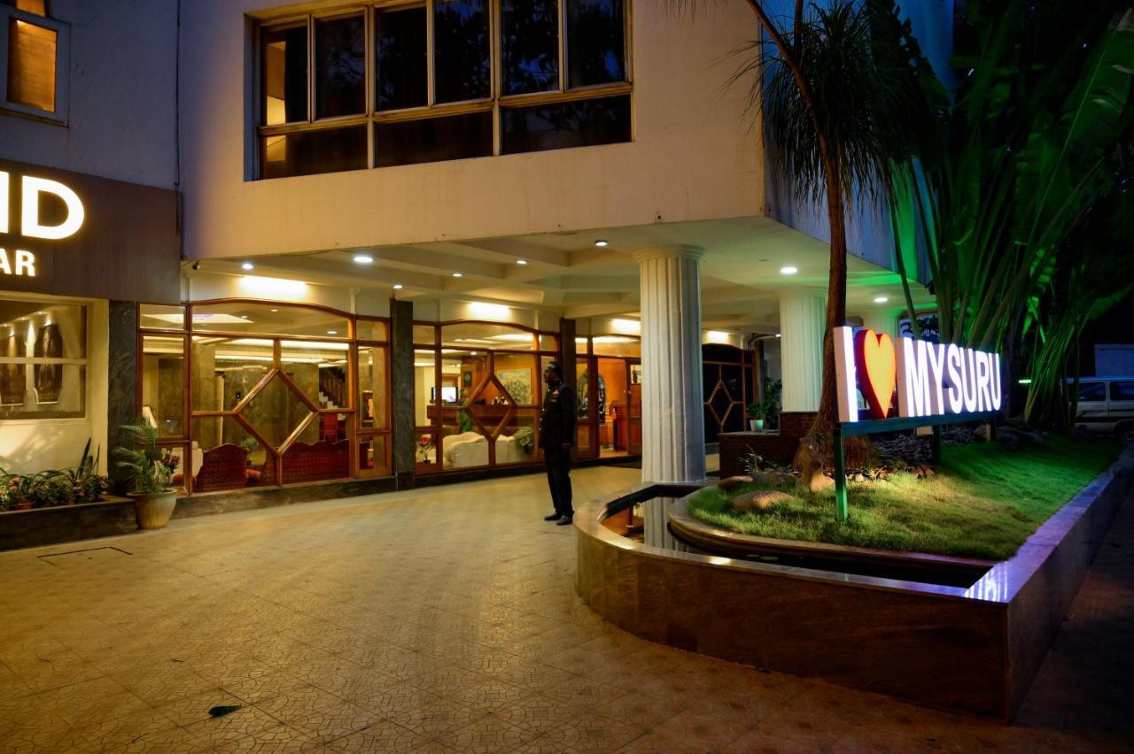 Maya'S Kings Kourt Mysore Exterior photo