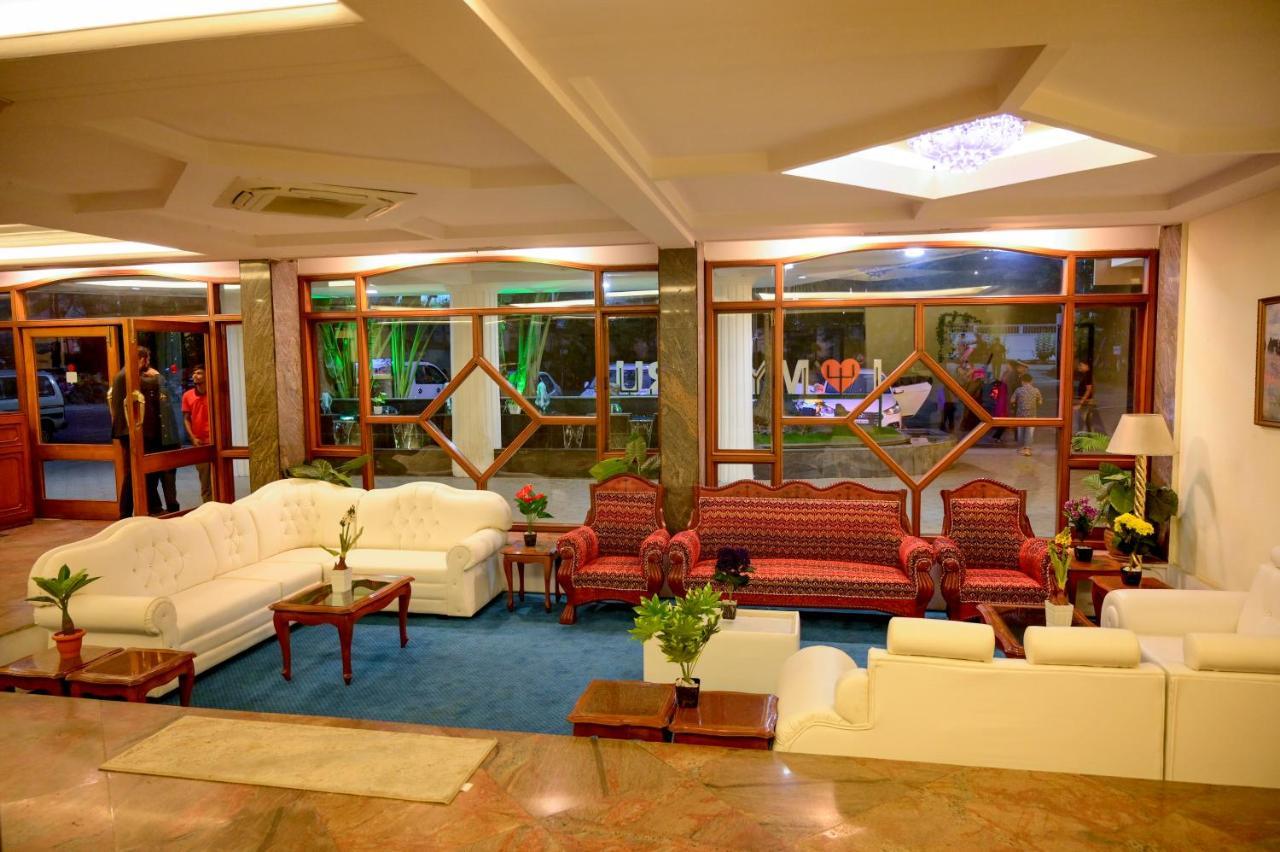 Maya'S Kings Kourt Mysore Exterior photo