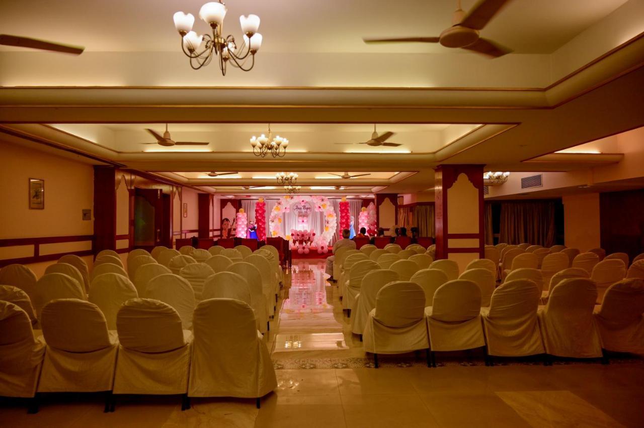 Maya'S Kings Kourt Mysore Exterior photo