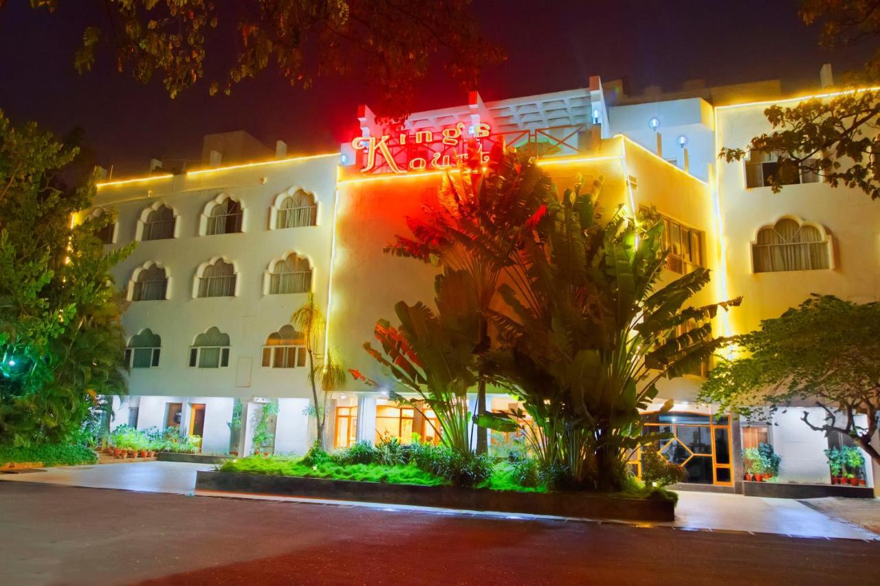 Maya'S Kings Kourt Mysore Exterior photo